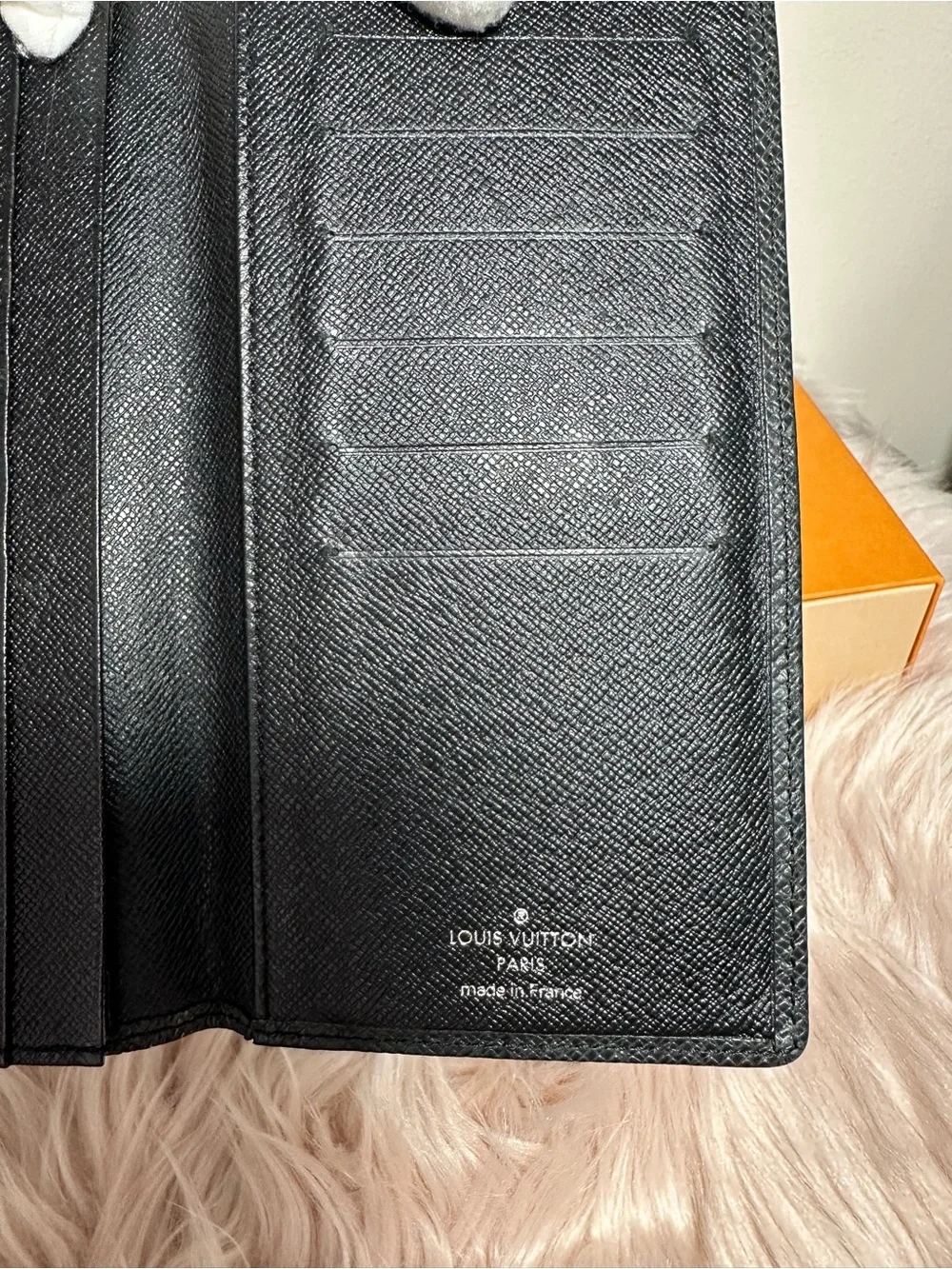 Louis Vuitton bifold wallet in Taiga Leather